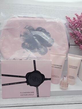 Viktor & Rolf Flowerbomb 4 Pc Travel Gift Set
